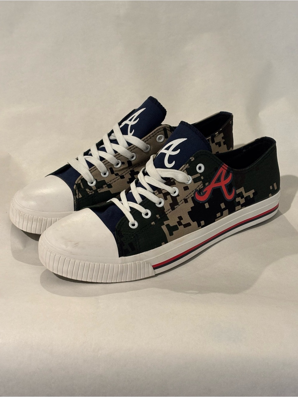 Atlanta Braves FOCO Camo Low-Top Sneakers Men’s 11